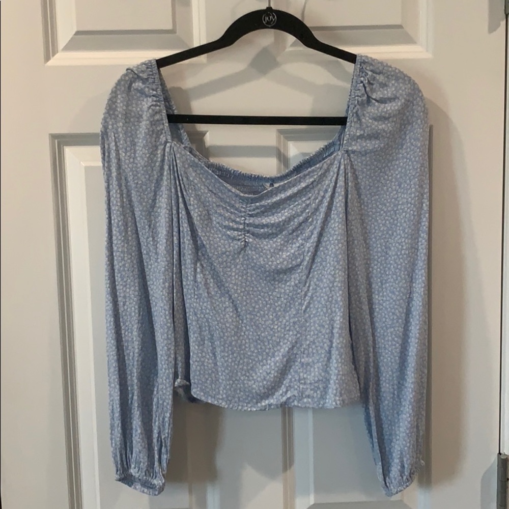 NWOT H&M Light Blue Floral Puff Sleeved Blouse